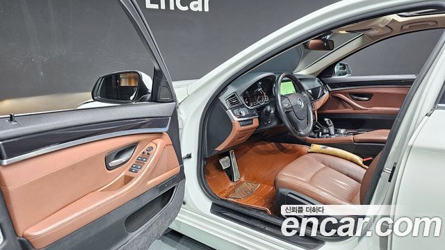 BMW 5 серии 2015 thumb 12