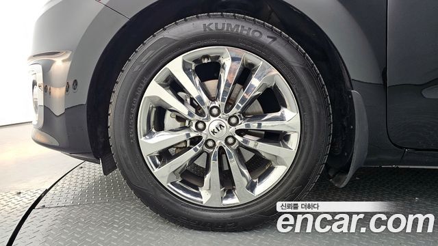Kia Carnival 2015 thumb 6