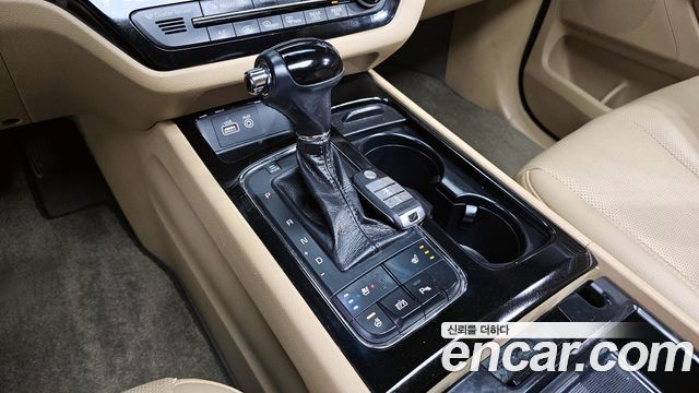 Kia Carnival 2015 thumb 9