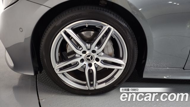Mercedes-Benz E-Class 2019 thumb 6