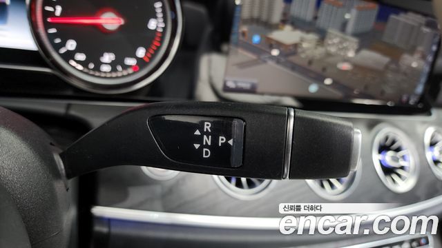 Mercedes-Benz E-Class 2019 thumb 10