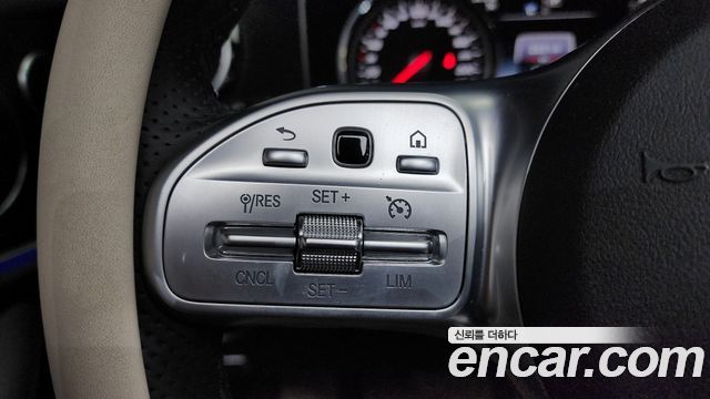 Mercedes-Benz E-Class 2019 thumb 12