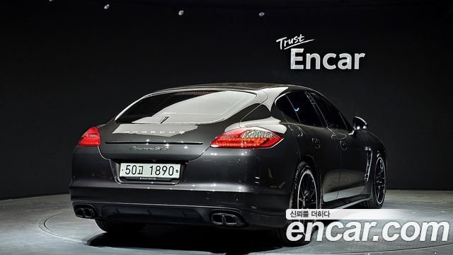 Porsche Panamera 2012 thumb 3