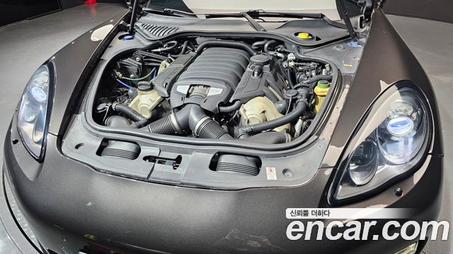 Porsche Panamera 2012 thumb 6