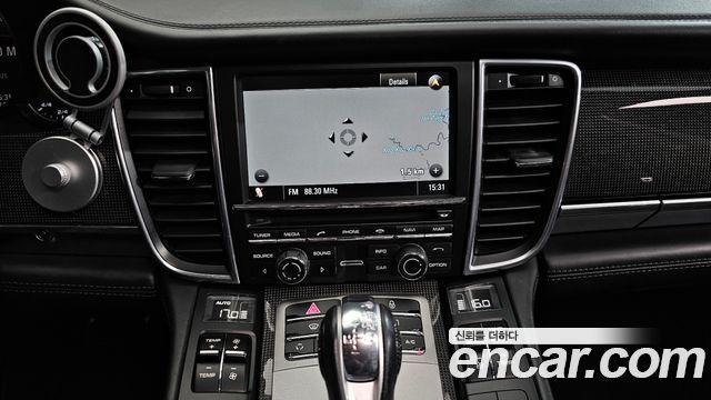 Porsche Panamera 2012 thumb 12