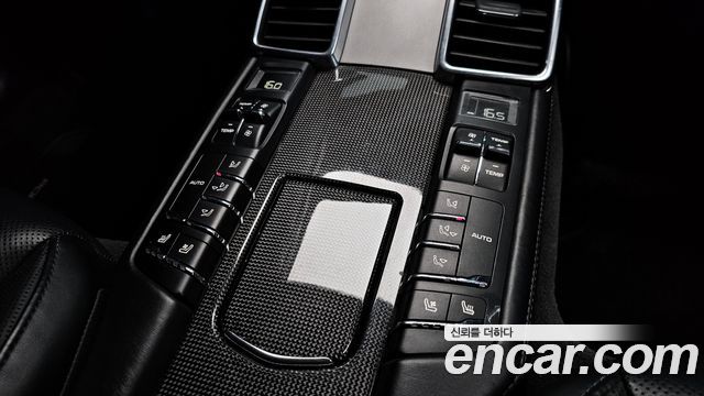 Porsche Panamera 2012 thumb 11