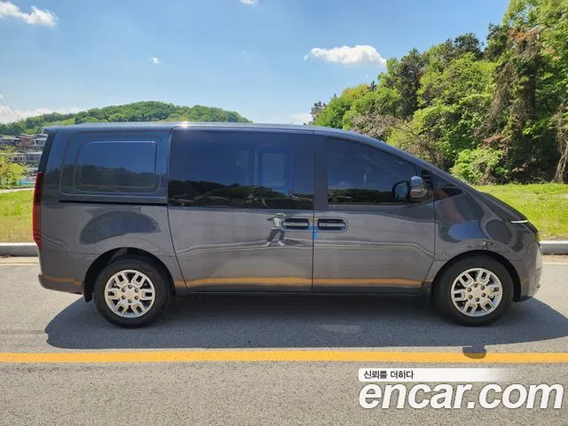 Hyundai Staria 2022 thumb 8