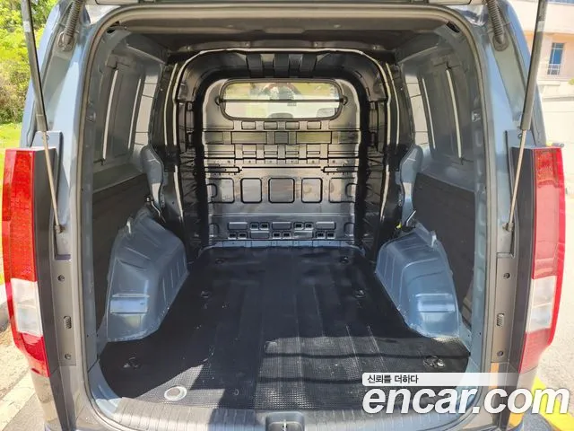 Hyundai Staria 2022 thumb 9