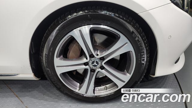 Mercedes-Benz E-Class 2018 thumb 6