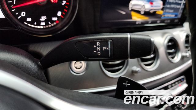 Mercedes-Benz E-Class 2018 thumb 10