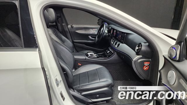 Mercedes-Benz E-Class 2018 thumb 12