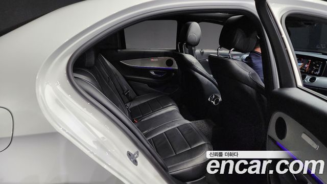 Mercedes-Benz E-Class 2018 thumb 11