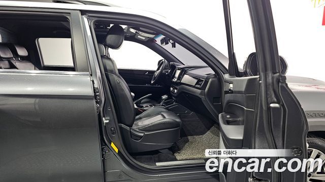 SsangYong Rexton 2019 thumb 12