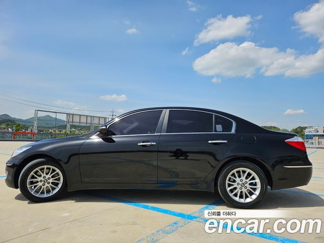 Hyundai Genesis 2011 thumb 6