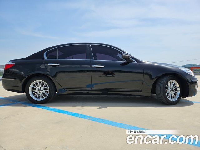 Hyundai Genesis 2011 thumb 10
