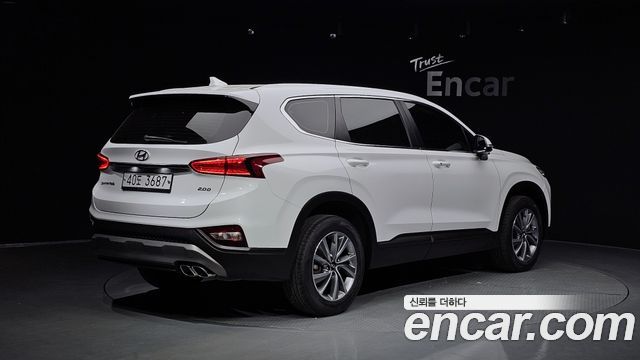 Hyundai Santa Fe 2018 thumb 3