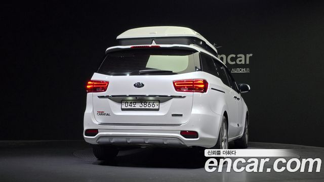 Kia Carnival 2019 thumb 4