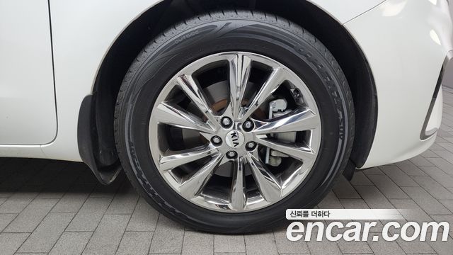 Kia Carnival 2019 thumb 5