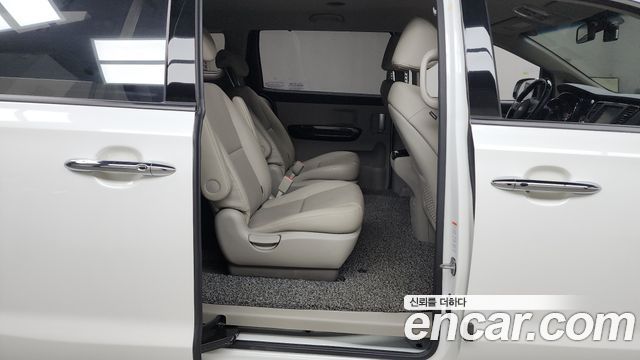 Kia Carnival 2019 thumb 11