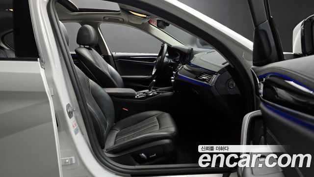 BMW 5 серии 2018 thumb 11