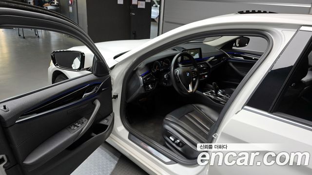 BMW 5 серии 2018 thumb 12