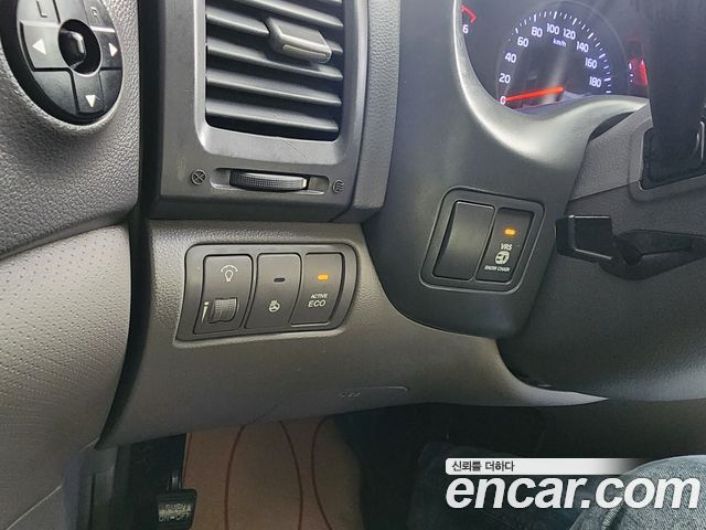 Kia Carnival 2012 thumb 9