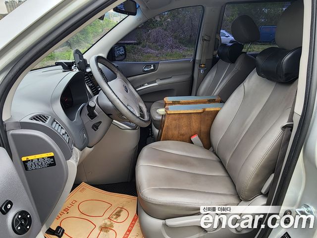 Kia Carnival 2012 thumb 10