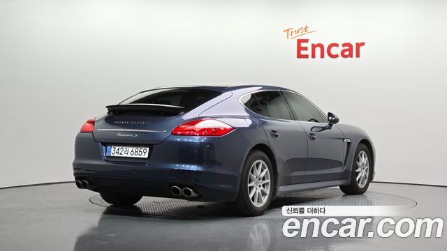 Porsche Panamera 2010 thumb 3