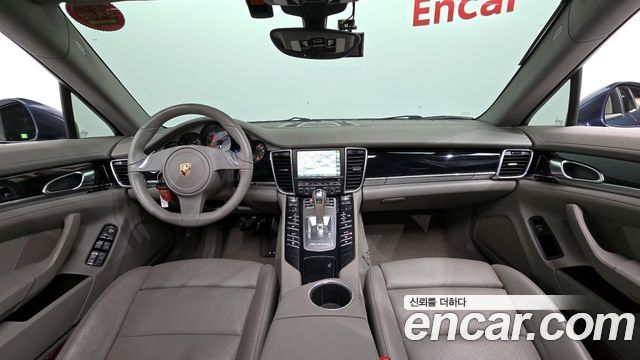 Porsche Panamera 2010 thumb 8