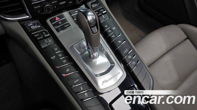 Porsche Panamera 2010 thumb 9