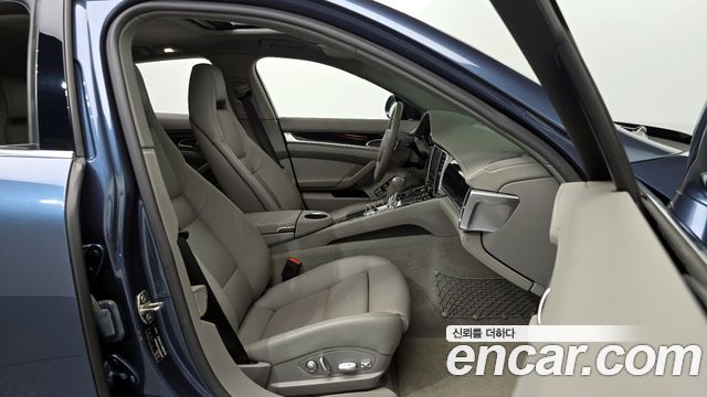 Porsche Panamera 2010 thumb 10