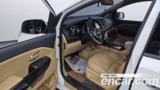 Kia Carnival 2019 thumb 11