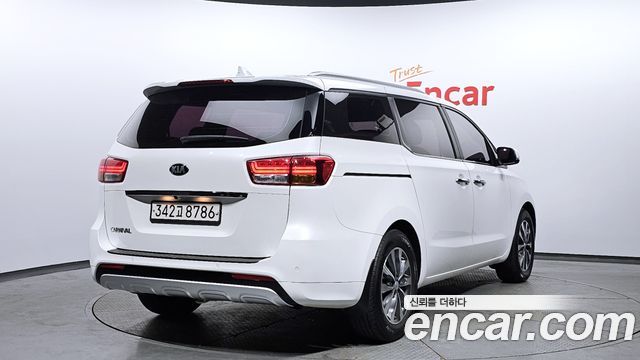 Kia Carnival 2017 thumb 3