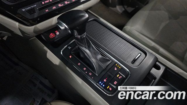 Kia Carnival 2017 thumb 9