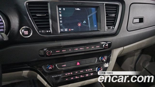 Kia Carnival 2017 thumb 11