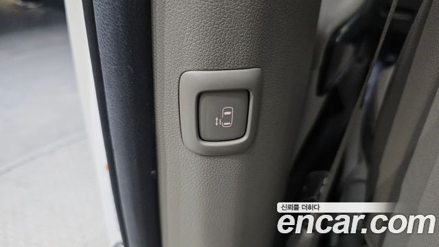 Kia Carnival 2017 thumb 12