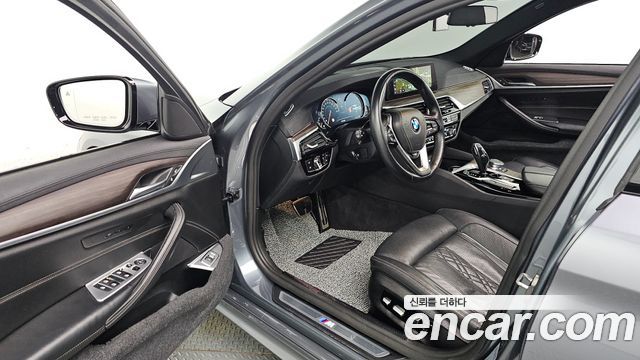 BMW 5 серии 2017 thumb 10
