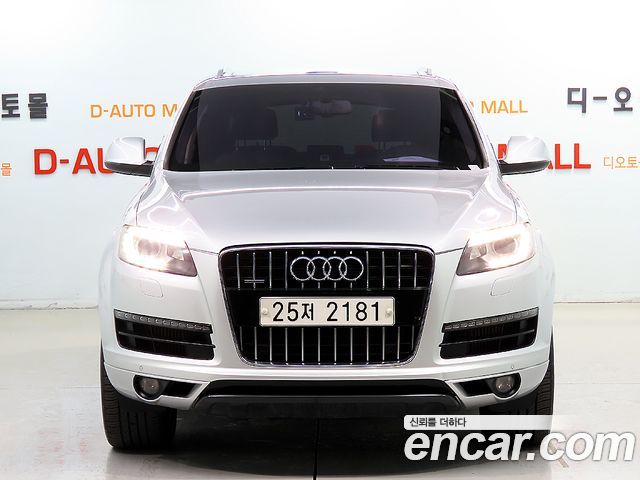 Audi Q7 2010 thumb 3