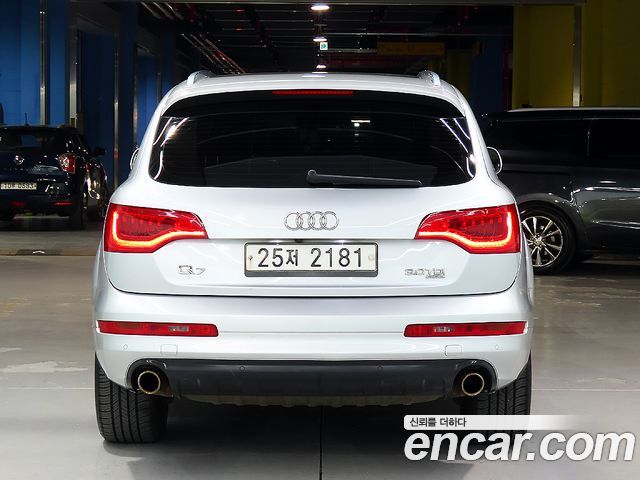Audi Q7 2010 thumb 4