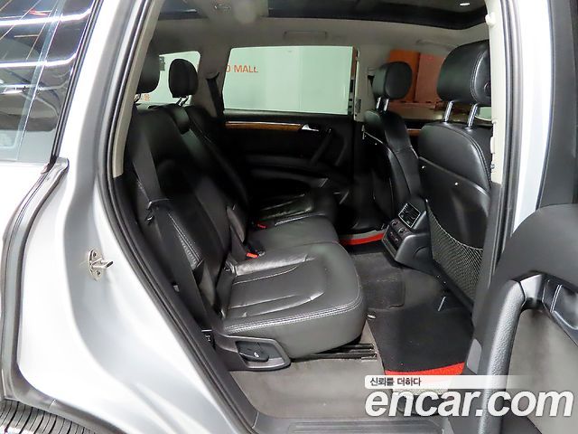 Audi Q7 2010 thumb 9