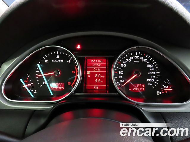 Audi Q7 2010 thumb 11