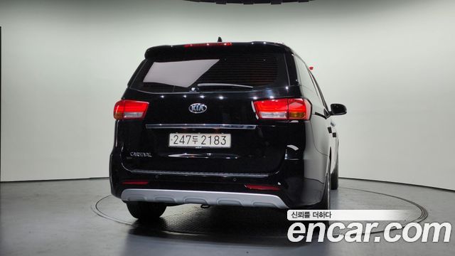 Kia Carnival 2016 thumb 5