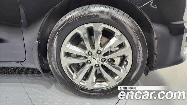 Kia Carnival 2016 thumb 6