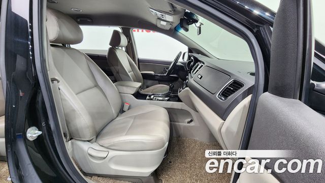 Kia Carnival 2016 thumb 11