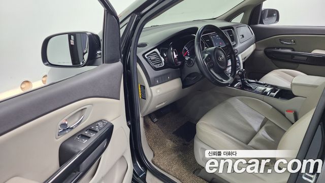 Kia Carnival 2016 thumb 12