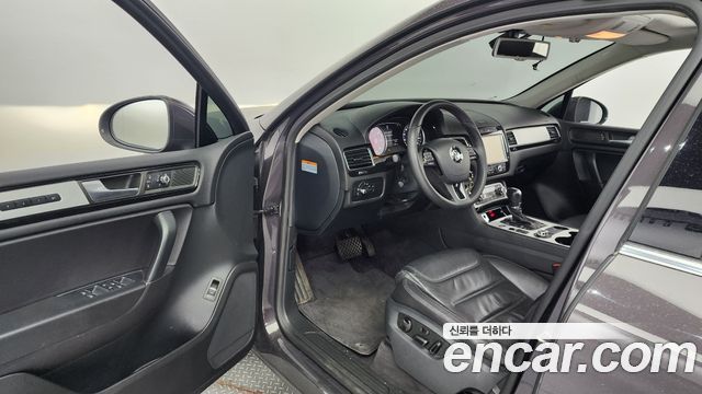 Volkswagen Touareg 2013 thumb 10