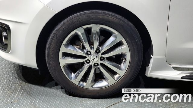 Kia Carnival 2017 thumb 5