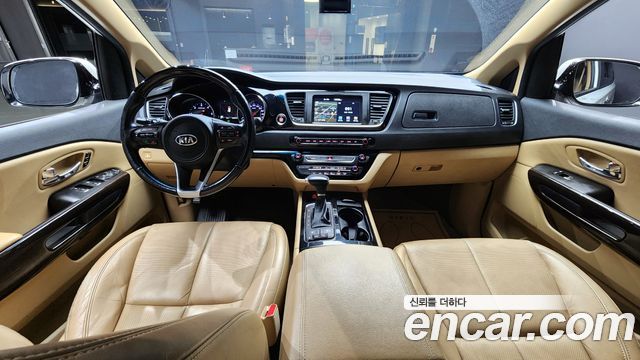 Kia Carnival 2017 thumb 7