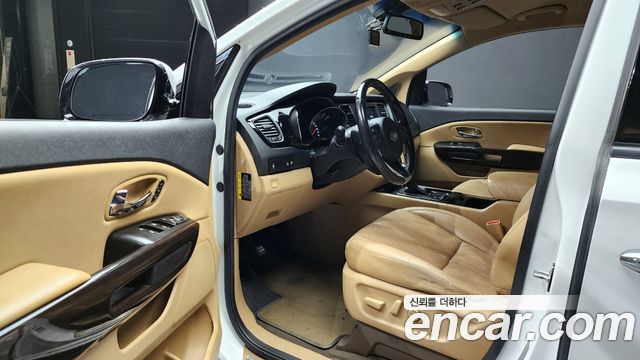 Kia Carnival 2017 thumb 11