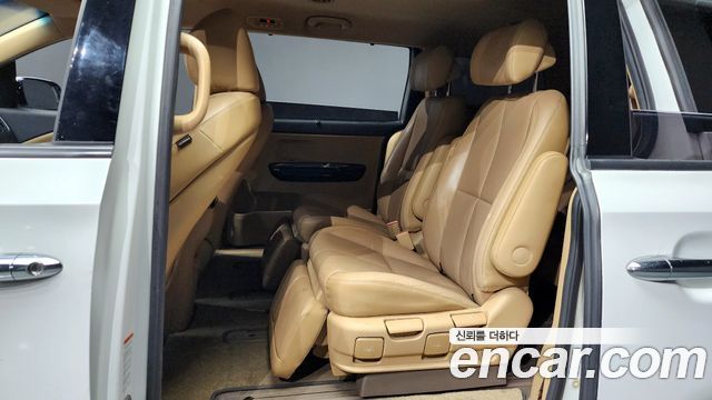 Kia Carnival 2017 thumb 12